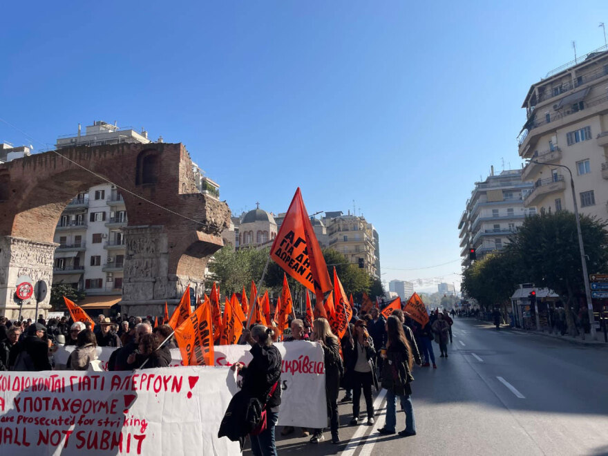 Σε απεργιακό κλοιό και η Θεσσαλονίκη: Συγκεντρώσεις και πορεία στο κέντρο, τι ισχύει για τα λεωφορεία του ΟΑΣΘ