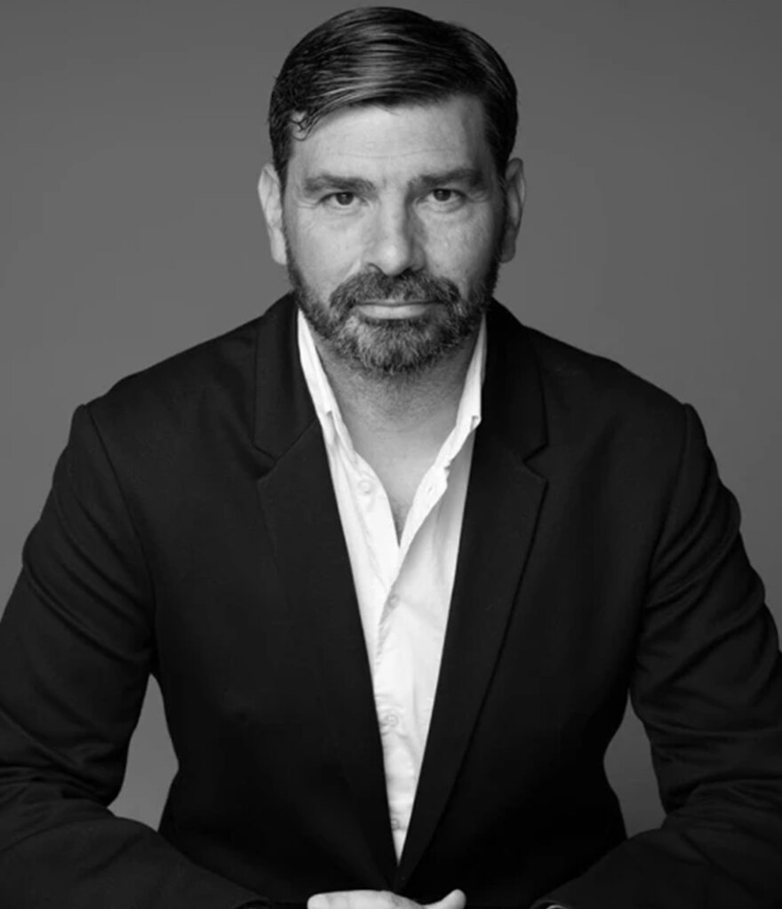 Παναγιώτης Γιαννάκης: Best seller μόλις σε ένα μήνα η αυτοβιογραφία του «Τρωτός Άτρωτος»