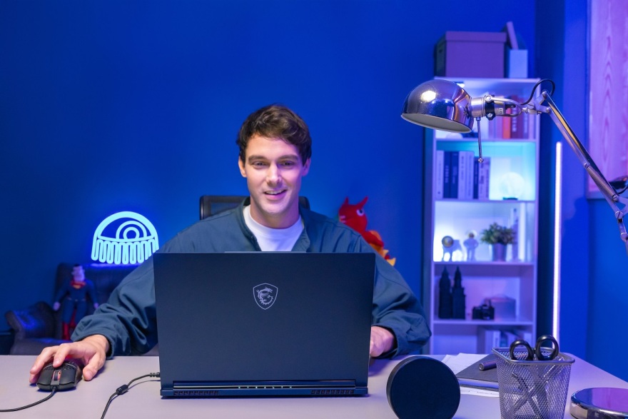 Το laptop που ήρθε από το μέλλον και μας εντυπωσιάζει με τις κορυφαίες επιδόσεις του