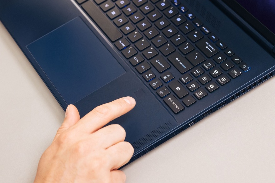Το laptop που ήρθε από το μέλλον και μας εντυπωσιάζει με τις κορυφαίες επιδόσεις του