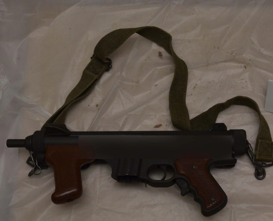 Γιάφκα στο Παγκράτι: «Άγνωστος» στις Αρχές ο 49χρονος φιλόλογος που συνελήφθη για την αποθήκη «οπλοστάσιο