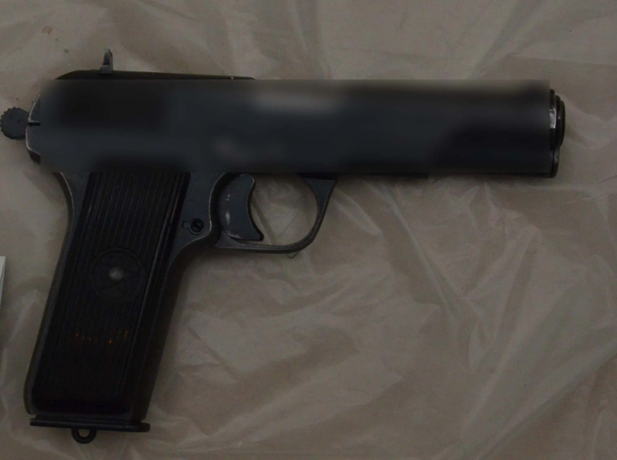  Όπλα, χειροβομβίδες και εκρηκτικά στη γιάφκα στο Παγκράτι - Δείτε φωτογραφίες 