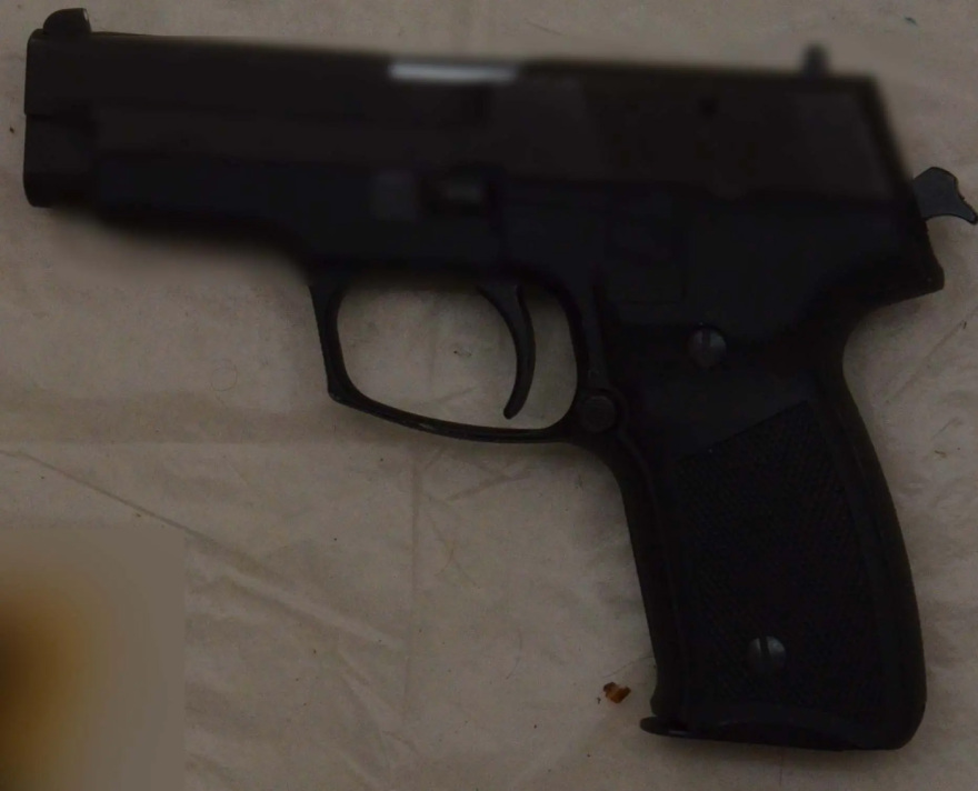  Όπλα, χειροβομβίδες και εκρηκτικά στη γιάφκα στο Παγκράτι - Δείτε φωτογραφίες 