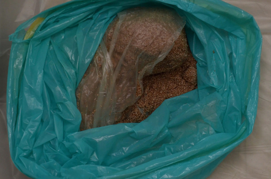 Γιάφκα στο Παγκράτι: «Άγνωστος» στις Αρχές ο 49χρονος φιλόλογος που συνελήφθη για την αποθήκη «οπλοστάσιο