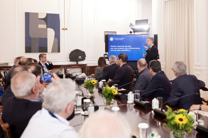 Μητσοτάκης: Συνάντηση με κατοίκους της πολυκατοικίας στους Αμπελόκηπους - Το Δημόσιο αναλαμβάνει την αποκατάσταση