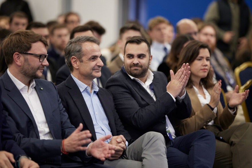  Μητσοτάκης στο συνέδριο της Νεολαίας του ΕΛΚ: Φέραμε πίσω στη χώρα 300.000 Έλληνες από το εξωτερικό