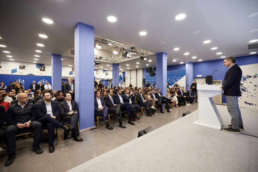  Μητσοτάκης στο συνέδριο της Νεολαίας του ΕΛΚ: Φέραμε πίσω στη χώρα 300.000 Έλληνες από το εξωτερικό