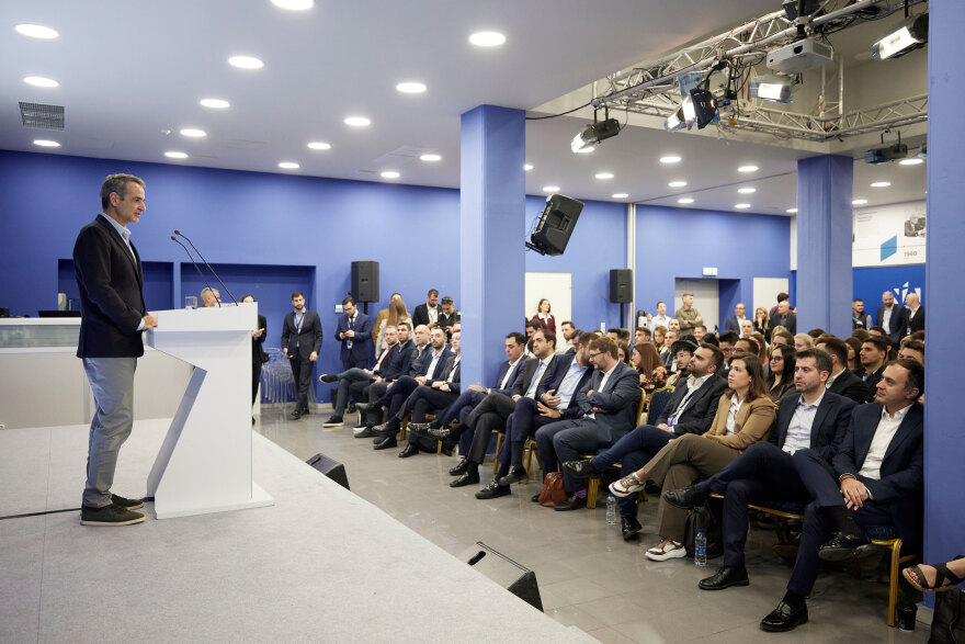  Μητσοτάκης στο συνέδριο της Νεολαίας του ΕΛΚ: Φέραμε πίσω στη χώρα 300.000 Έλληνες από το εξωτερικό