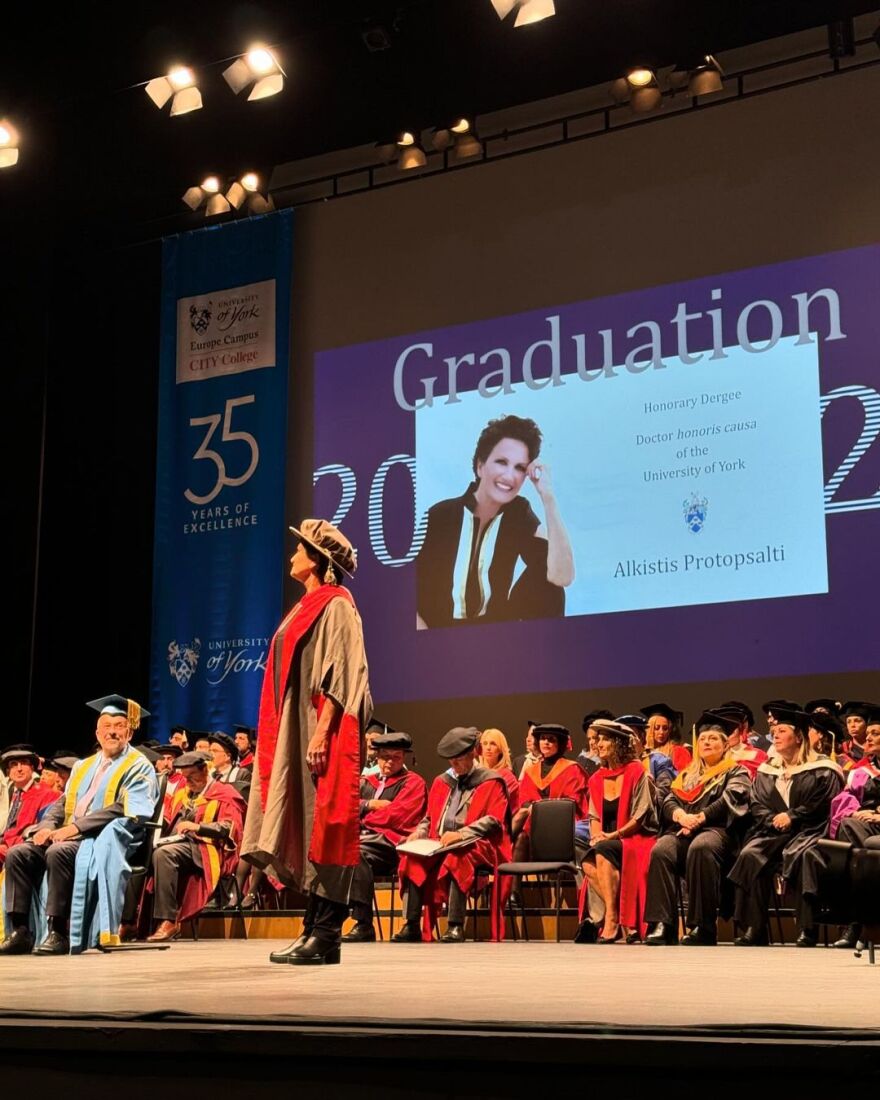 Άλκηστις Πρωτοψάλτη: Της απονεμήθηκε ο τίτλος του Επίτιμου Διδάκτορα από το Πανεπιστήμιο του York