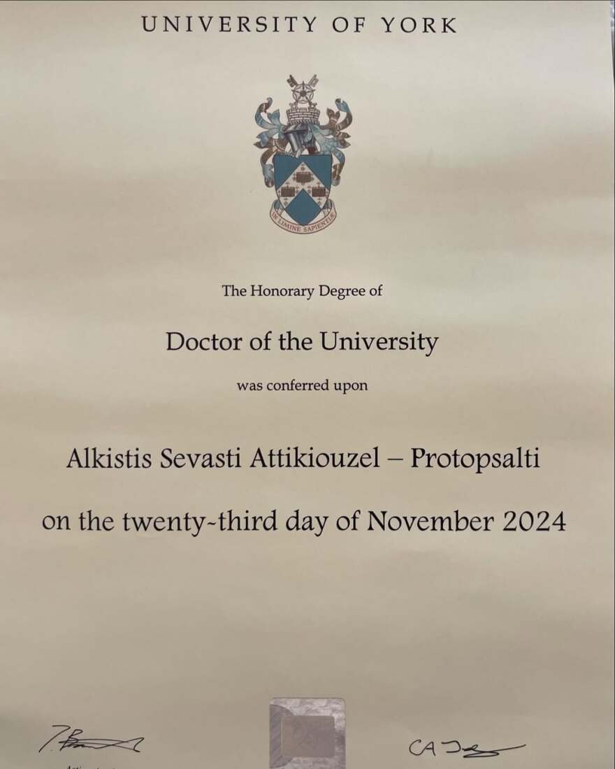 Άλκηστις Πρωτοψάλτη: Της απονεμήθηκε ο τίτλος του Επίτιμου Διδάκτορα από το Πανεπιστήμιο του York