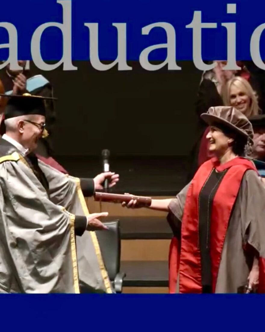 Άλκηστις Πρωτοψάλτη: Της απονεμήθηκε ο τίτλος του Επίτιμου Διδάκτορα από το Πανεπιστήμιο του York