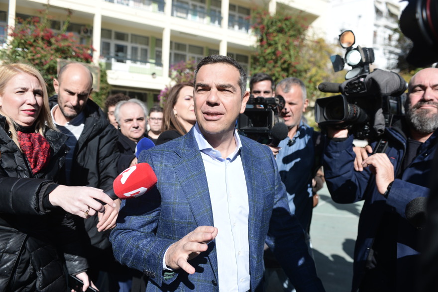 ΣΥΡΙΖΑ: Ψήφισε στην Κυψέλη ο Τσίπρας - «Τον λόγο σήμερα τον έχουν οι υποψήφιοι»