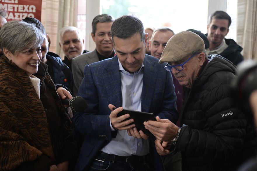 ΣΥΡΙΖΑ: Ψήφισε στην Κυψέλη ο Τσίπρας - «Τον λόγο σήμερα τον έχουν οι υποψήφιοι»