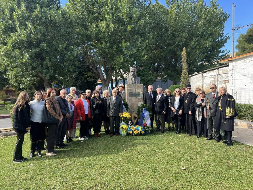 Μάνδρα: Επεισόδια σε εκδήλωση Ουκρανών για τον Μεγάλο Λιμό - Μέλη του ΚΚΕ προπηλάκισαν τους συγκεντρωμένους