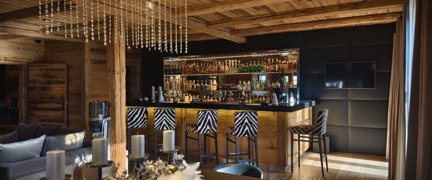 Αυστριακές Άλπεις: Ο Έλληνας μασέρ που εργάζεται στο σαλέ του μισού εκατ. ευρώ την εβδομάδα