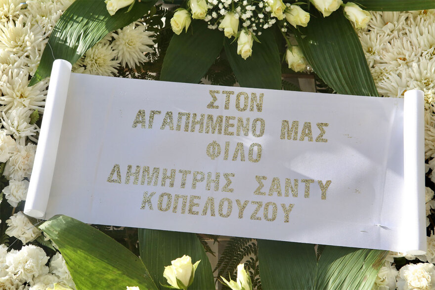 Αντώνης Λυμπέρης - Κηδεία: Πλήθος κόσμου και συγκίνηση στο τελευταίο «αντίο» στον εκδότη - Συντετριμμένη η οικογένεια του