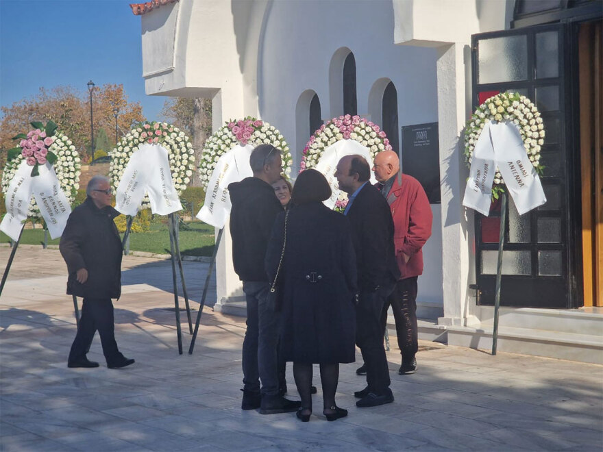 Βέφα Αλεξιάδου - Κηδεία: Λίγοι συγγενείς και φίλοι αποχαιρέτησαν τη μαγείρισσα 