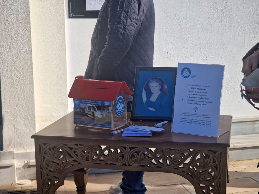 Βέφα Αλεξιάδου - Κηδεία: Λίγοι συγγενείς και φίλοι αποχαιρέτησαν τη μαγείρισσα 