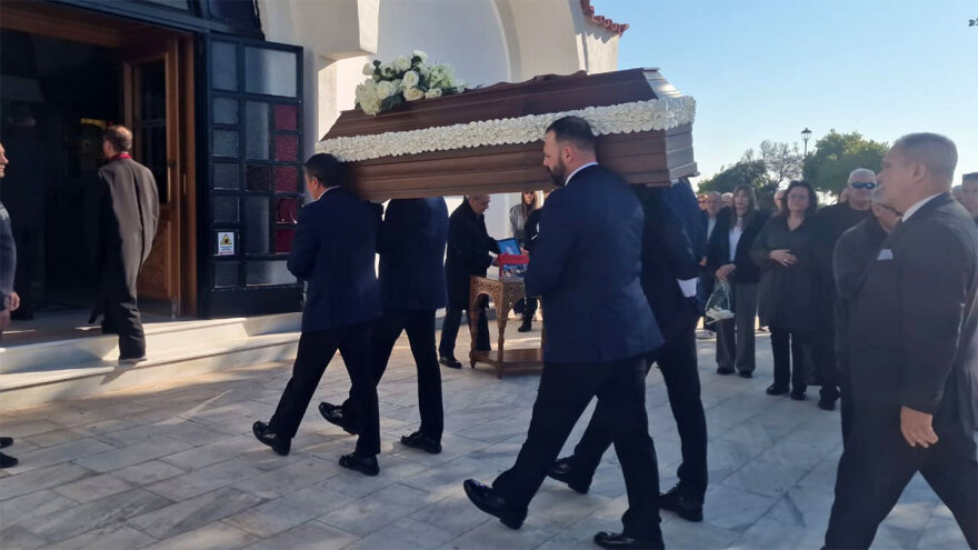 Βέφα Αλεξιάδου - Κηδεία: Λίγοι συγγενείς και φίλοι αποχαιρέτησαν τη μαγείρισσα 