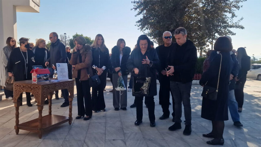 Βέφα Αλεξιάδου - Κηδεία: Λίγοι συγγενείς και φίλοι αποχαιρέτησαν τη μαγείρισσα 