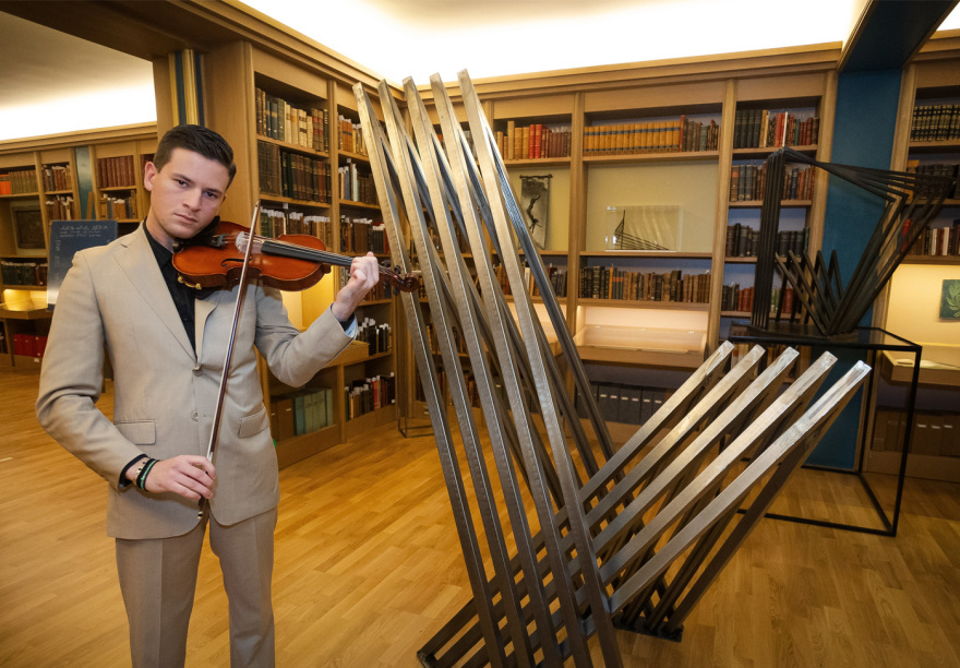 Εγκαινιάστηκε η έκθεση Γλυπτικής του Νίκου - Γιώργου Παπουτσίδη στο Μορφωτικό Ίδρυμα της ΕΣΗΕΑ