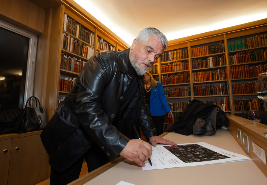 Εγκαινιάστηκε η έκθεση Γλυπτικής του Νίκου - Γιώργου Παπουτσίδη στο Μορφωτικό Ίδρυμα της ΕΣΗΕΑ