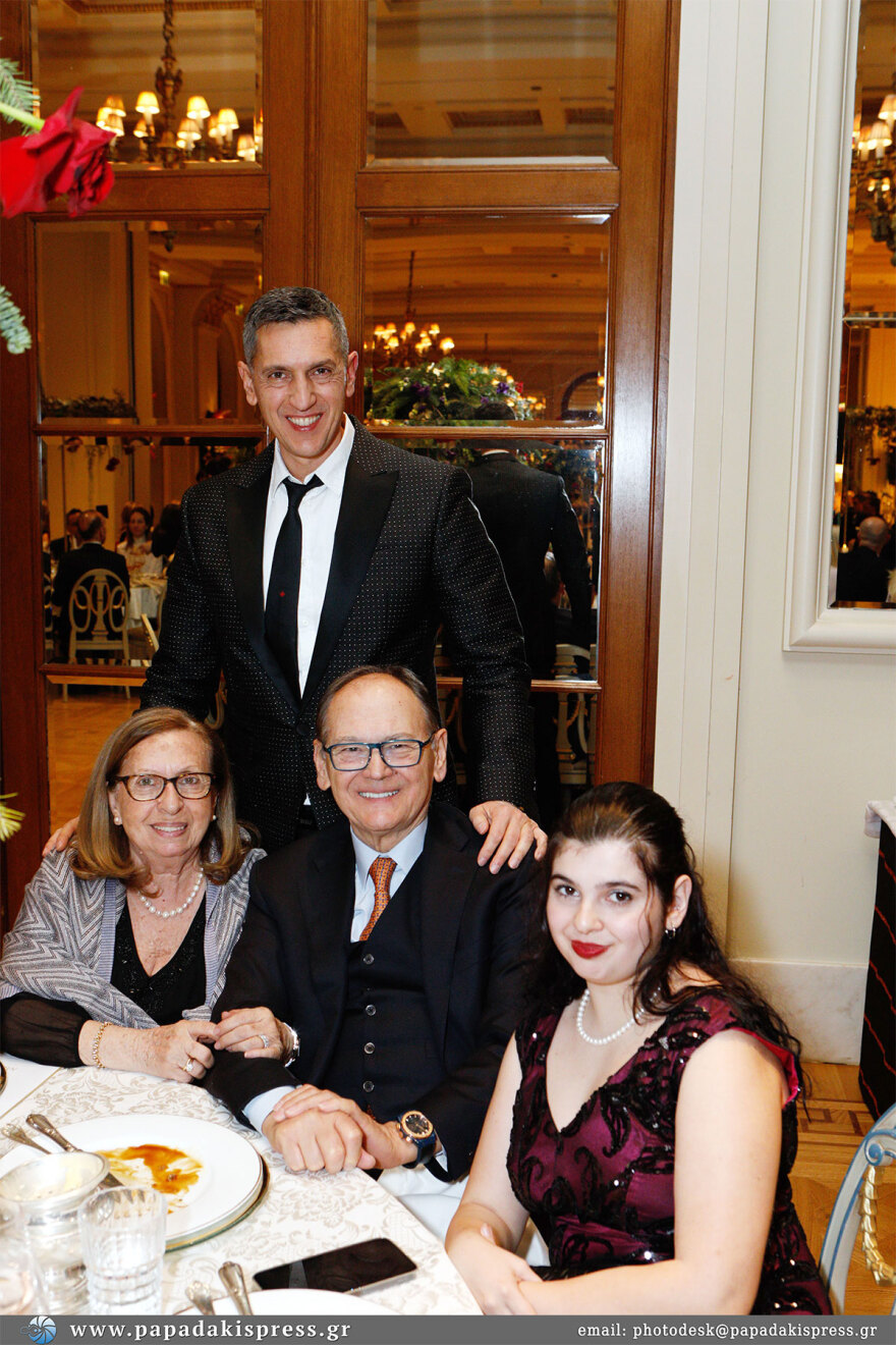 Εορταστικό gala με τον κορυφαίο μαέστρο Γιάννη Χατζηλοΐζου και την Φιλαρμονική Αθηνών