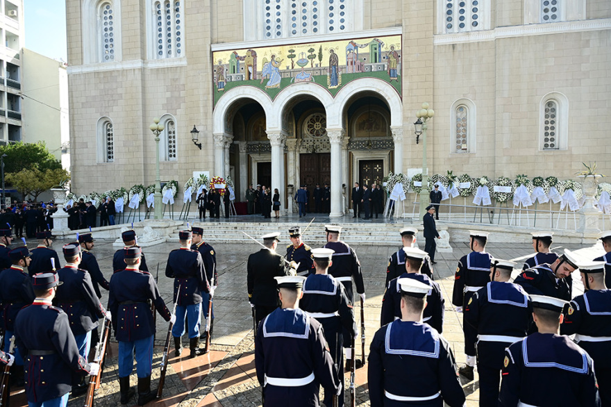 Κώστας Σημίτης: Τα μηνύματα, οι απουσίες και οι αποχαιρετισμοί στο τελευταίο αντίο