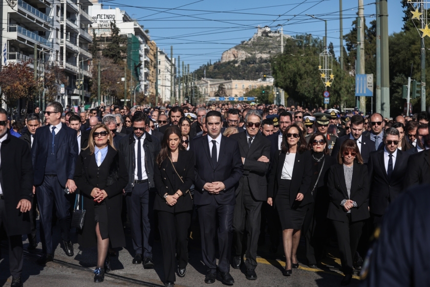 Κώστας Σημίτης: Τα μηνύματα, οι απουσίες και οι αποχαιρετισμοί στο τελευταίο αντίο