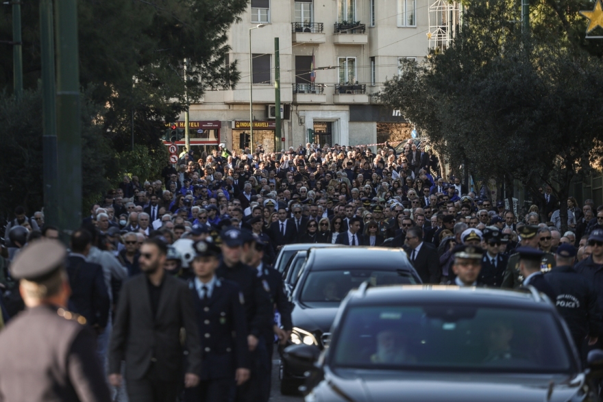 Κώστας Σημίτης: Τα μηνύματα, οι απουσίες και οι αποχαιρετισμοί στο τελευταίο αντίο