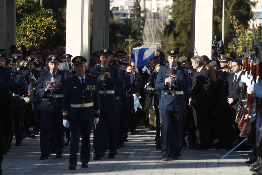 Κώστας Σημίτης: Τα μηνύματα, οι απουσίες και οι αποχαιρετισμοί στο τελευταίο αντίο