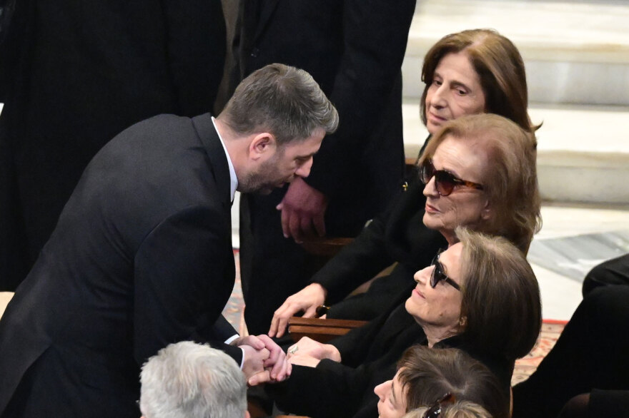 Κώστας Σημίτης: Τα μηνύματα, οι απουσίες και οι αποχαιρετισμοί στο τελευταίο αντίο