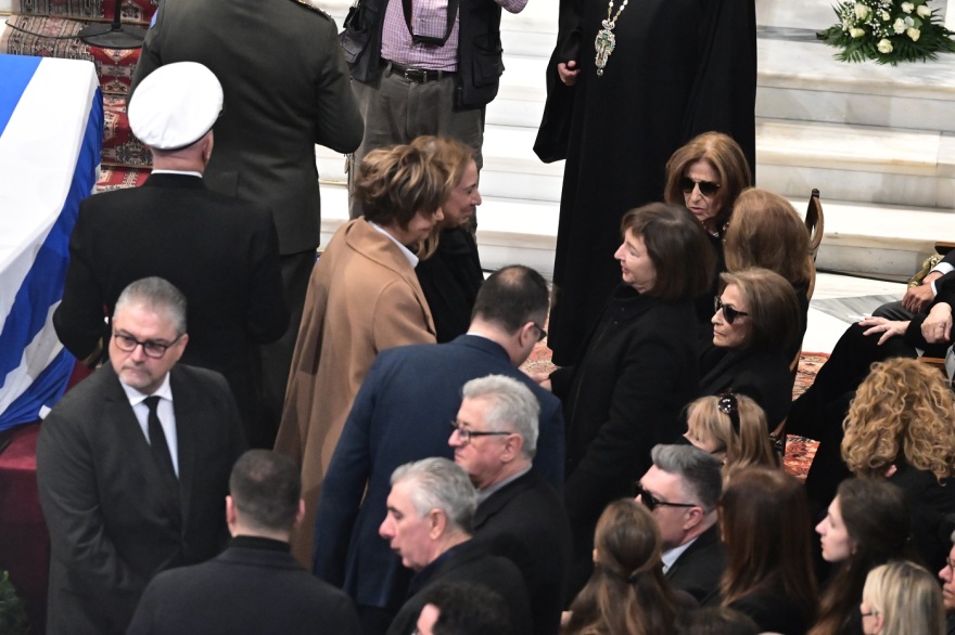 Κώστας Σημίτης: Τα μηνύματα, οι απουσίες και οι αποχαιρετισμοί στο τελευταίο αντίο