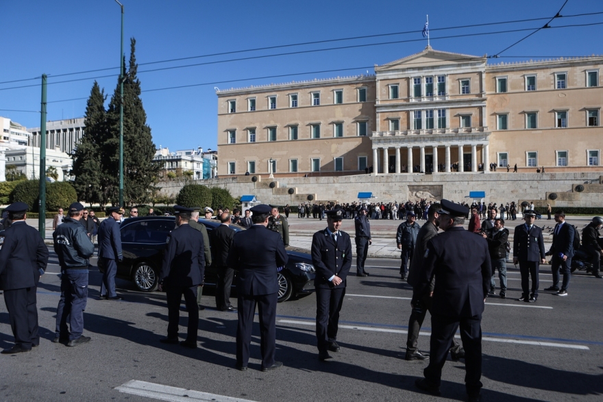 Κώστας Σημίτης: Τα μηνύματα, οι απουσίες και οι αποχαιρετισμοί στο τελευταίο αντίο