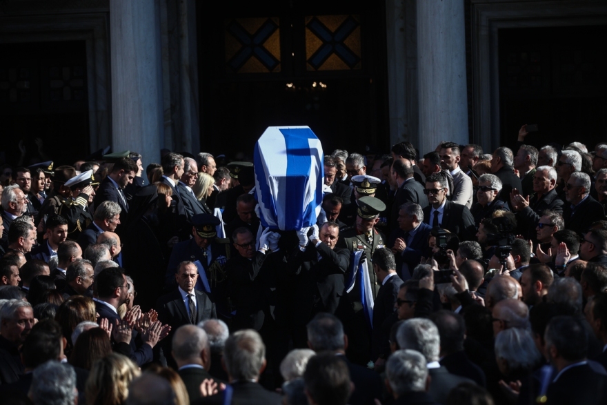 Κώστας Σημίτης: Τα μηνύματα, οι απουσίες και οι αποχαιρετισμοί στο τελευταίο αντίο