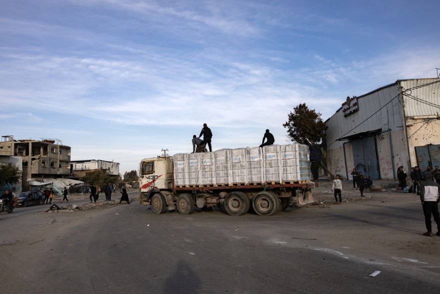 Δυο λεωφορεία με Παλαιστίνιους κρατούμενους αναχώρησαν από την ισραηλινή φυλακή Οφέρ - Πανηγυρισμοί στη Δυτική Όχθη