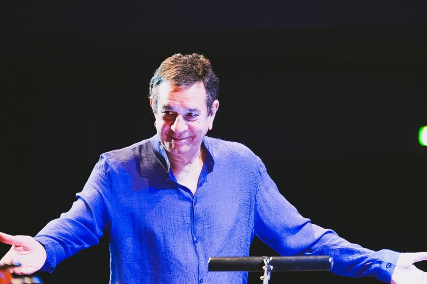 «Anima Ex Machina»: Νέο φιλμ από τον Νίκο Μαστοράκη με ΑΙ και μουσική από τον Σταμάτη Σπανουδάκη