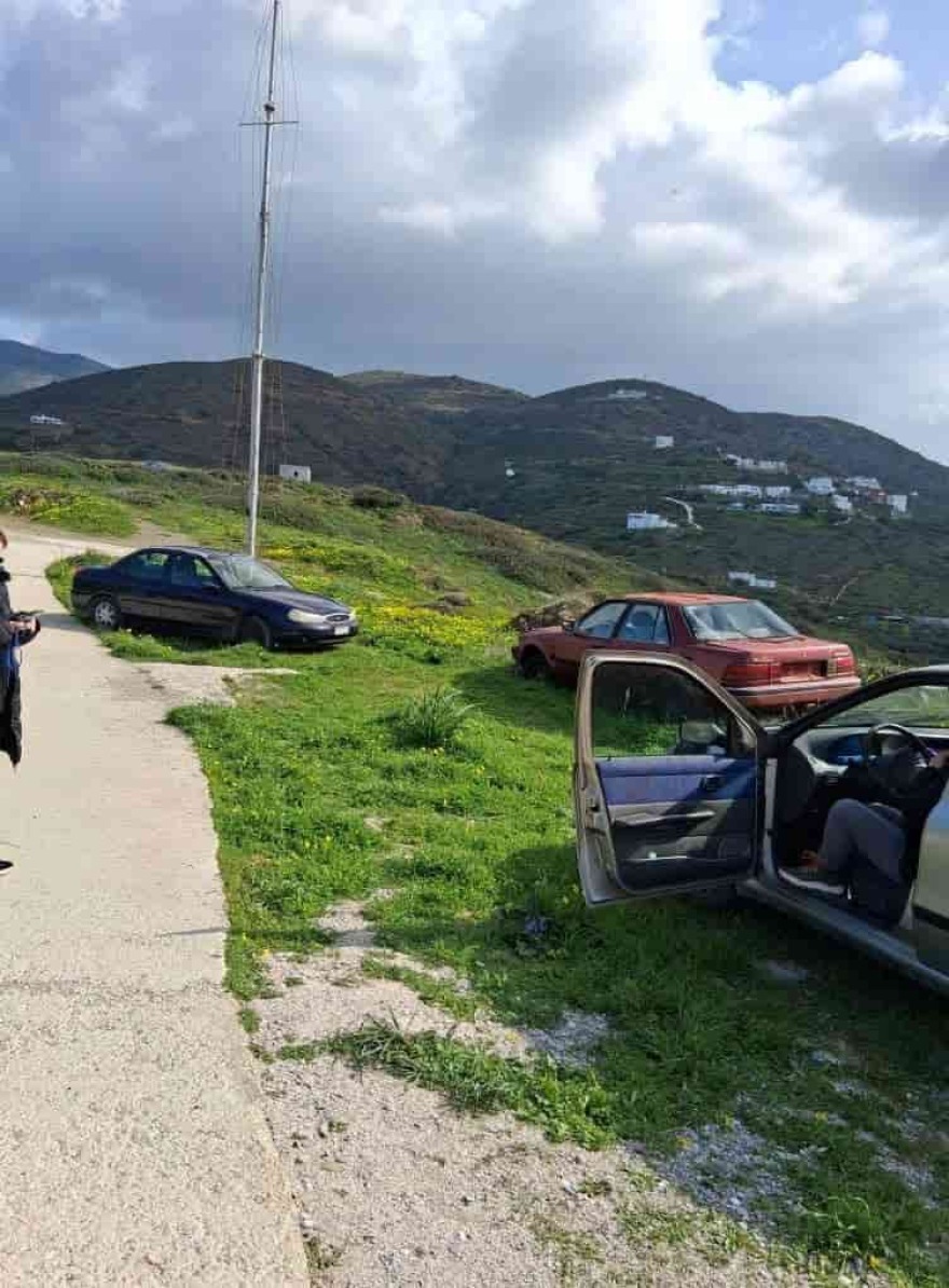 Κάτοικοι βγήκαν στα βουνά μετά τον σεισμό των 5 Ρίχτερ στην Αμοργό, κοιμούνται σε αυτοκίνητα - Δείτε φωτογραφίες