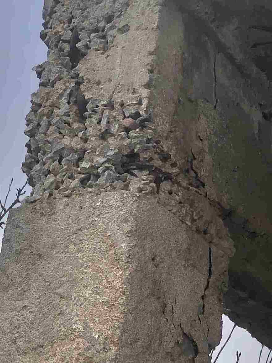 Ο Δήμος Αμοργού σφραγίζει σπίτια με κόκκινες κορδέλες εν μέσω σεισμών - Δείτε φωτογραφίες