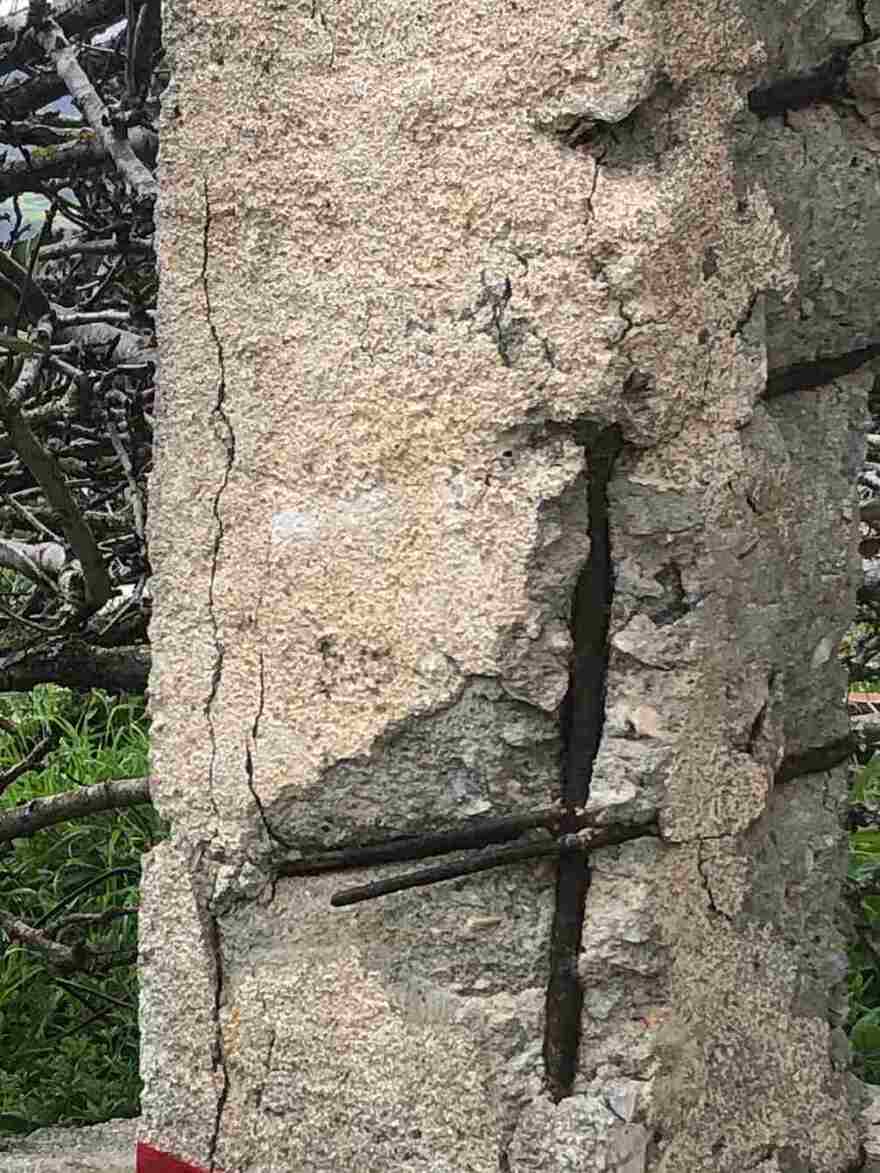 Ο Δήμος Αμοργού σφραγίζει σπίτια με κόκκινες κορδέλες εν μέσω σεισμών - Δείτε φωτογραφίες