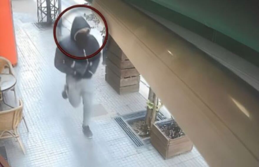 Ληστεία σε πρακτορείο ΟΠΑΠ στη Λάρισα -  Είχε μαχαίρι και μου είπε τα λεφτά σου γιατί σε καθαρίσω, λέει ο ιδιοκτήτης 