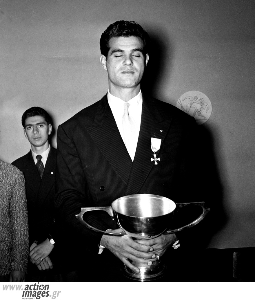 Ρουμπάνης: Η μυθιστορηματική ζωή του Ολυμπιονίκη που έφυγε στα 95  - Το μετάλλιο στη Μελβούρνη, ο Καραμανλής και το Χόλιγουντ 