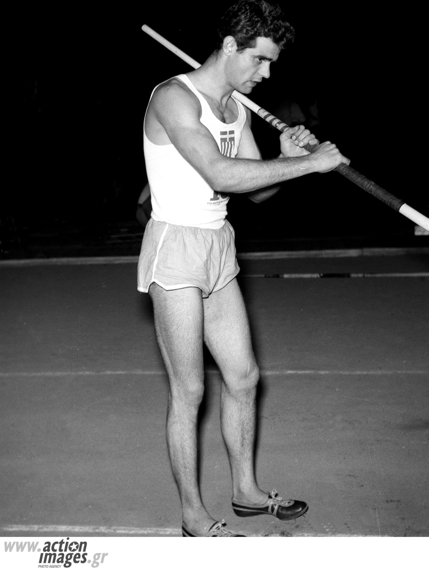 Ρουμπάνης: Η μυθιστορηματική ζωή του Ολυμπιονίκη που έφυγε στα 95  - Το μετάλλιο στη Μελβούρνη, ο Καραμανλής και το Χόλιγουντ 