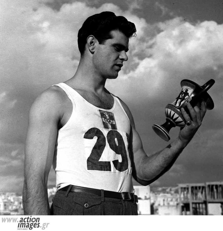 Ρουμπάνης: Η μυθιστορηματική ζωή του Ολυμπιονίκη που έφυγε στα 95  - Το μετάλλιο στη Μελβούρνη, ο Καραμανλής και το Χόλιγουντ 