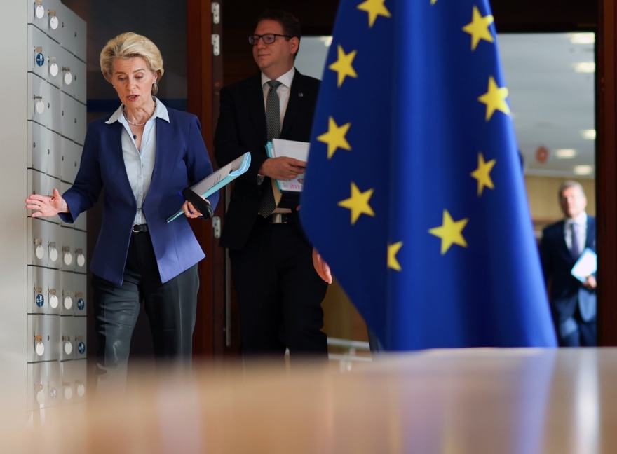 Εμπορικός πόλεμος: Μυστικές συνομιλίες με την ομάδα του Ντόναλντ Τραμπ είχε ο επικεφαλής του γραφείου της Φον ντερ Λάιεν