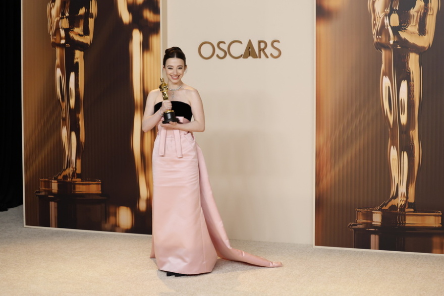 Μάικι Μάντισον: Ποια είναι η 25χρονη που κατάφερε να κατακτήσει το Όσκαρ Α' Γυναικείου Ρόλου