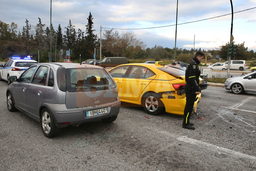 Δύο νεκροί και τέσσερις τραυματίες σε καραμπόλα τεσσάρων αυτοκινήτων στην Κατεχάκη - Δείτε βίντεο και φωτογραφίες