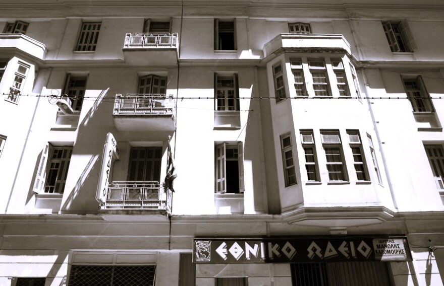 «Έλα να μάθεις στην πλατεία Βάθης...» – Η μακρά ιστορία μίας μεταλλαγμένης πλατείας