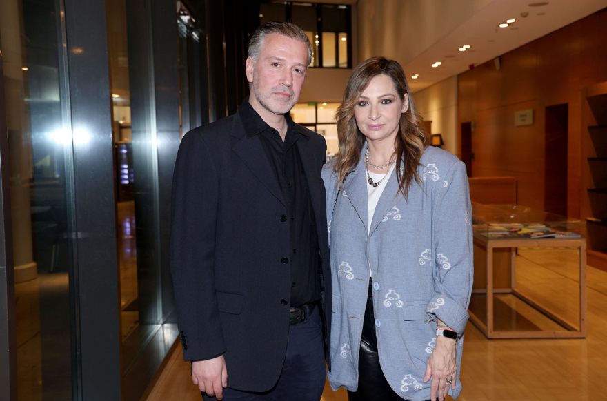 Καλλιτέχνες, επιχειρηματίες και δημοσιογράφοι στην παρουσίαση του βιβλίου του Δαμιανού Πάντα «Κόκκινο σύννεφο»