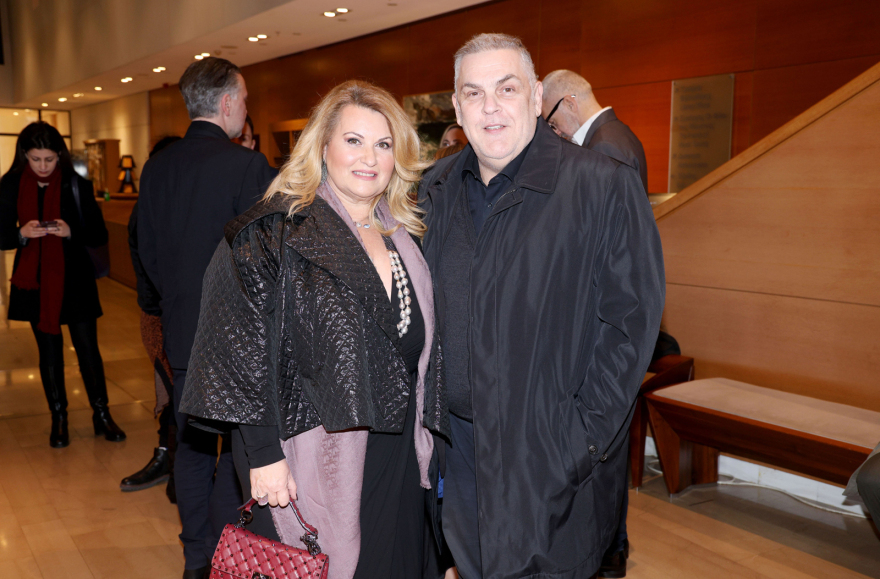 Καλλιτέχνες, επιχειρηματίες και δημοσιογράφοι στην παρουσίαση του βιβλίου του Δαμιανού Πάντα «Κόκκινο σύννεφο»